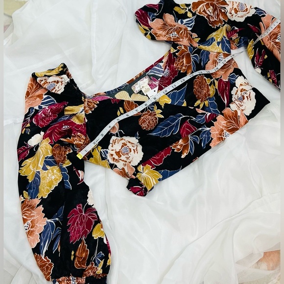 Band of the Free NWT Camille Berry Floral Crossover Tie Crop Top Bishop Sleeve - Picture 6 of 13